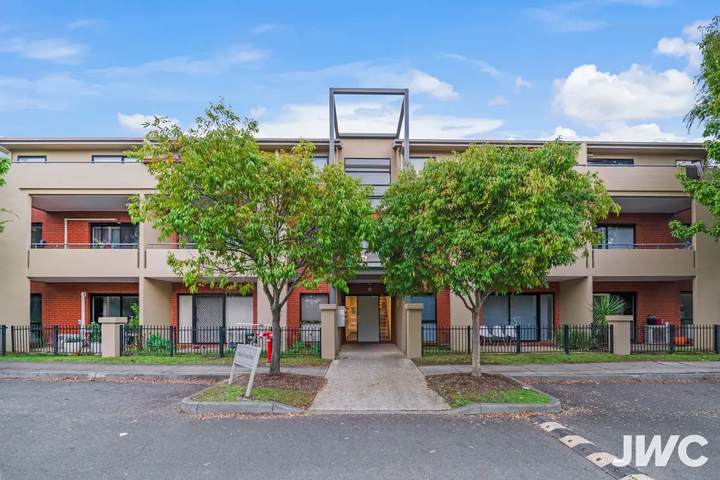 Freshly Refurbished Living in Prime Clayton Location