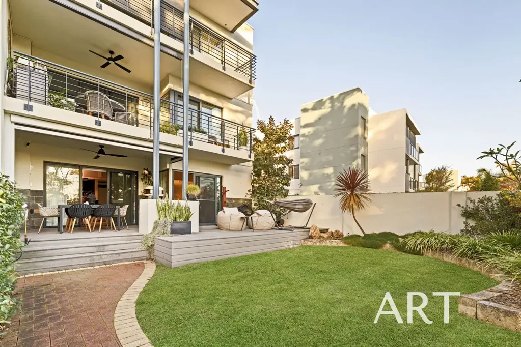 South Perth 3房  PRIVATE, LUXURIOUS & EFFORTLESSLY CONSIDERED - GROUND FLOOR APARTMENT WITH ZERO COMPROMISE
