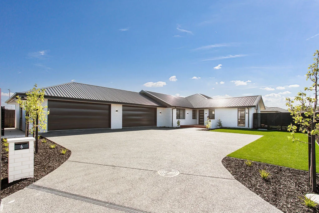 Amberley 4 Bedroom Brand New - Four Car Garaging
