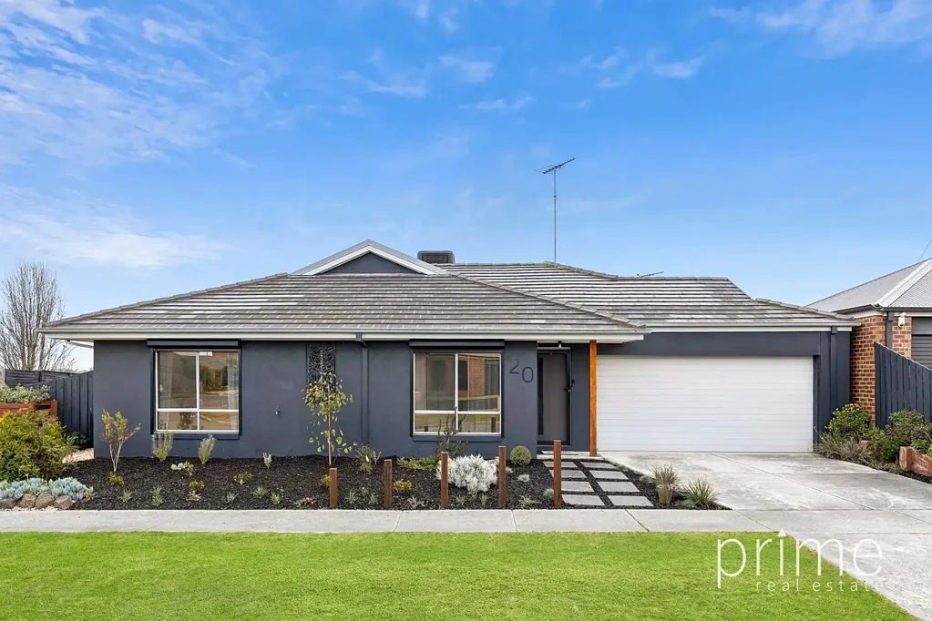 Waurn Ponds 4房  UNDER CONTRACT! Modern Living with Comfort, Style & Convenience!