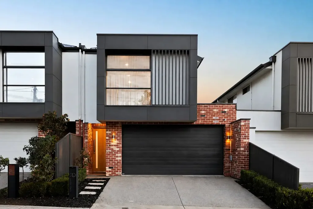 Magill 4房  Stand tall, settle in; a Torrens Titled statement of architectural finesse and family function