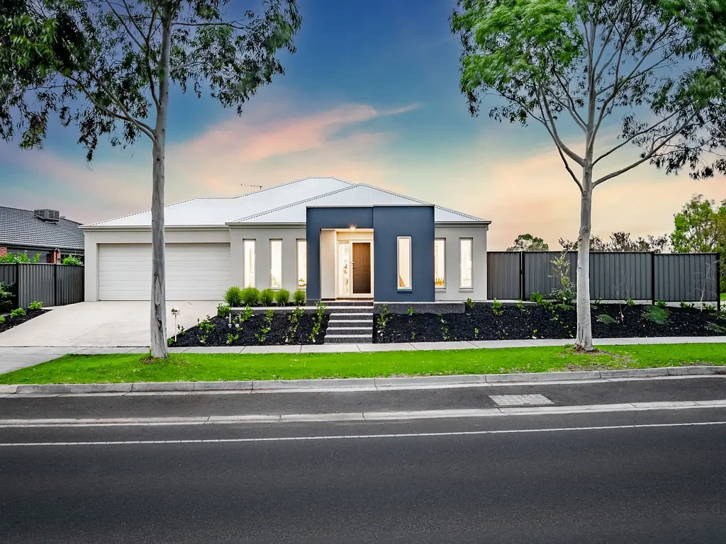 80 Heather Grove, Clyde North, VIC 3978