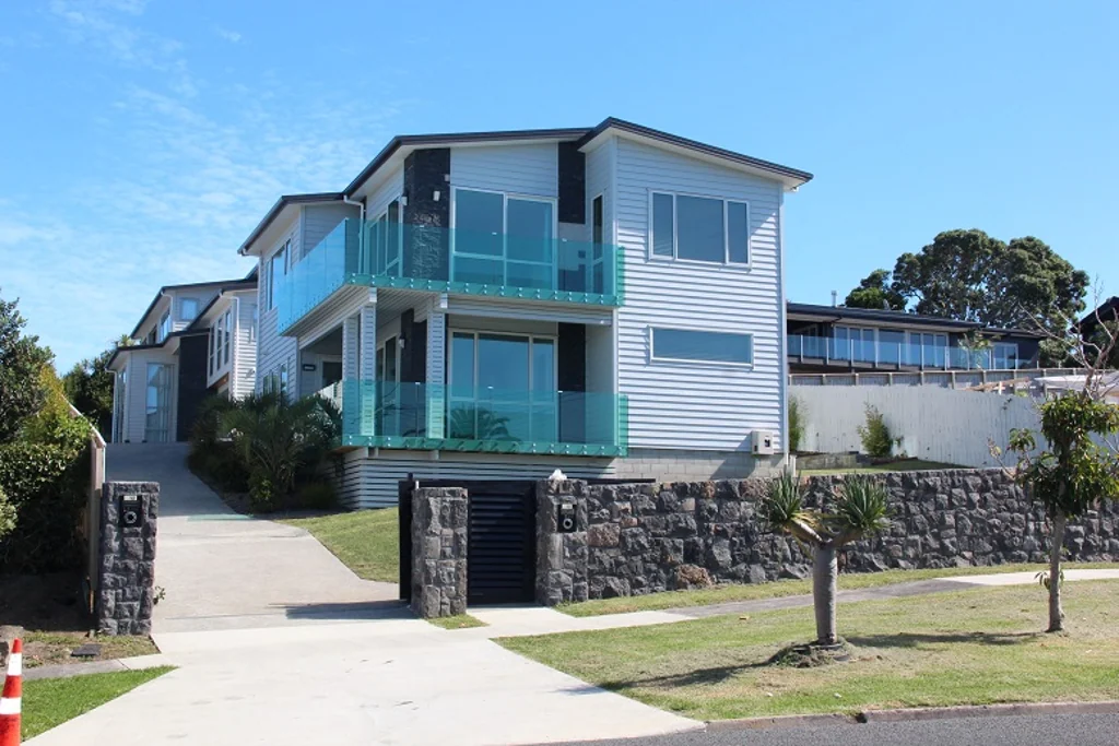 Prime Location and sea view