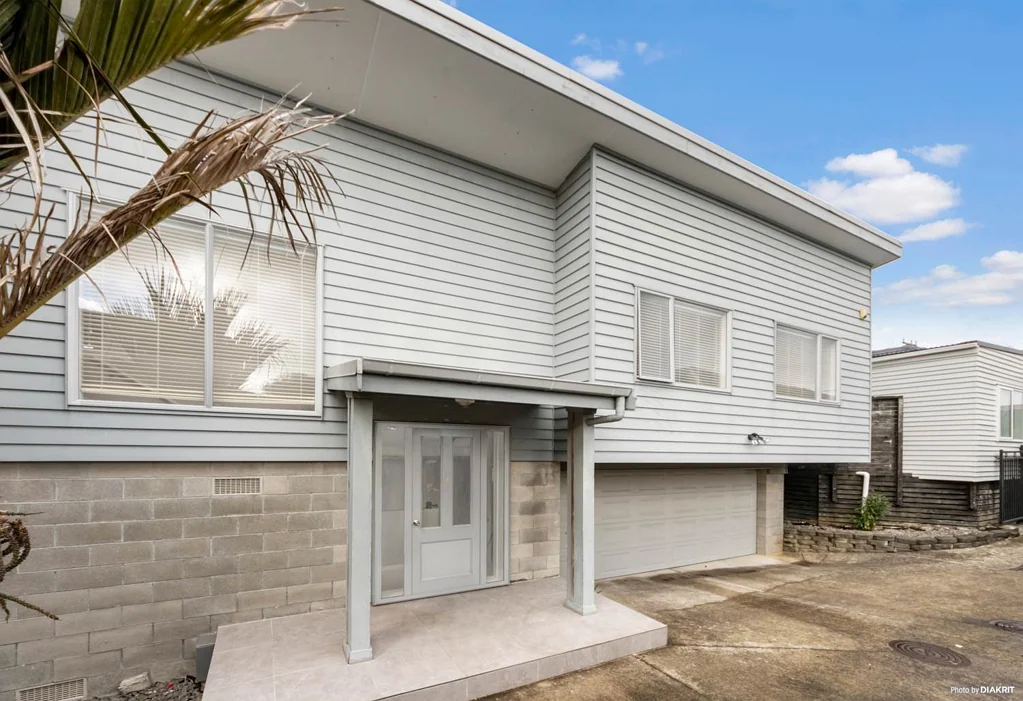 Spacious and Handy Townhouse