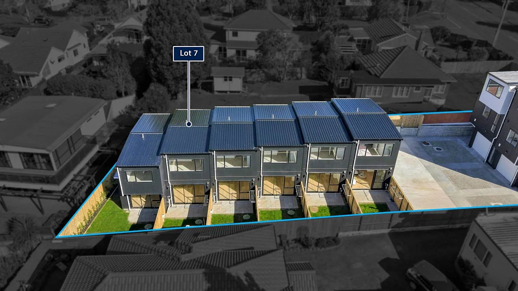 Greenlane 2 Bedroom Freehold Design-Living by Cornwall Park!