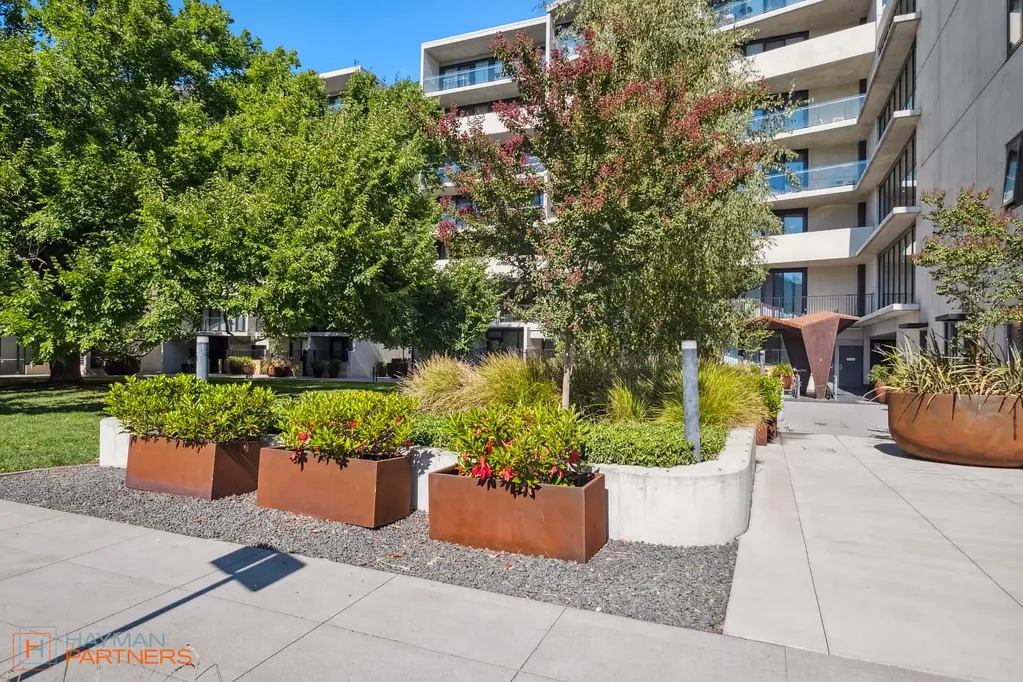 Braddon 2房  North Facing  -  Central Inner City Location