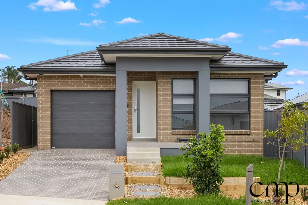 Stunning, Near New 4 Bedroom Family Home!!