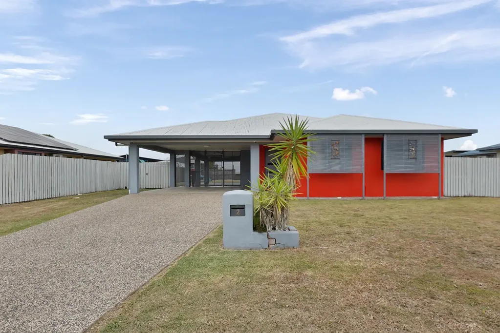 Marian 3Zimmer Family Living with Shed, Side Access & the Pioneer Valley Lifestyle
