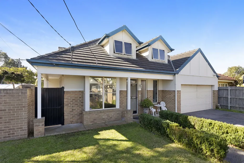 Cheltenham 3房 位于 Cheltenham 备受推崇区域的无可挑剔家庭住宅 Impeccable Family Home in a Prized Cheltenham Pocket