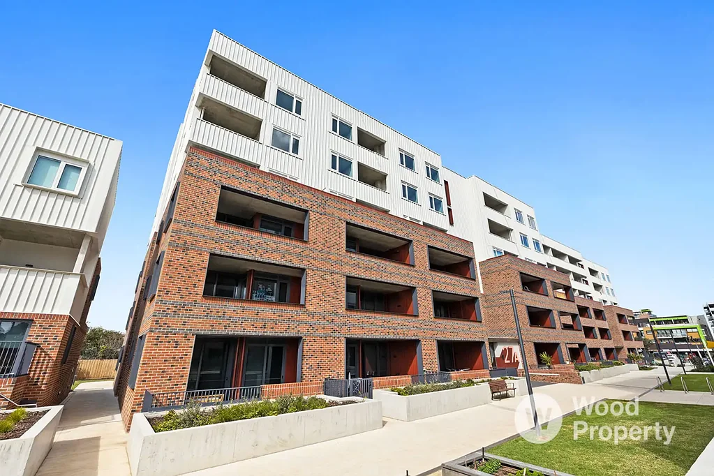 Stylish Two-Bedroom Apartment with Parking in Brunswick West
