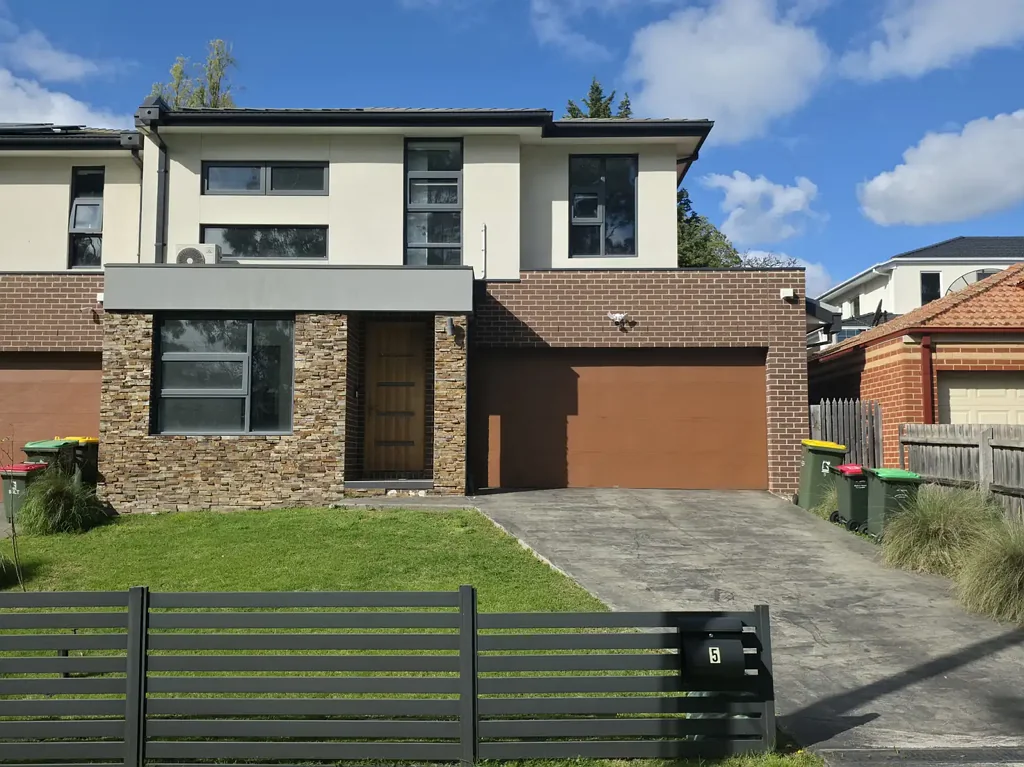 Generous-Sized Quality Abode with Easy Access to Amenities