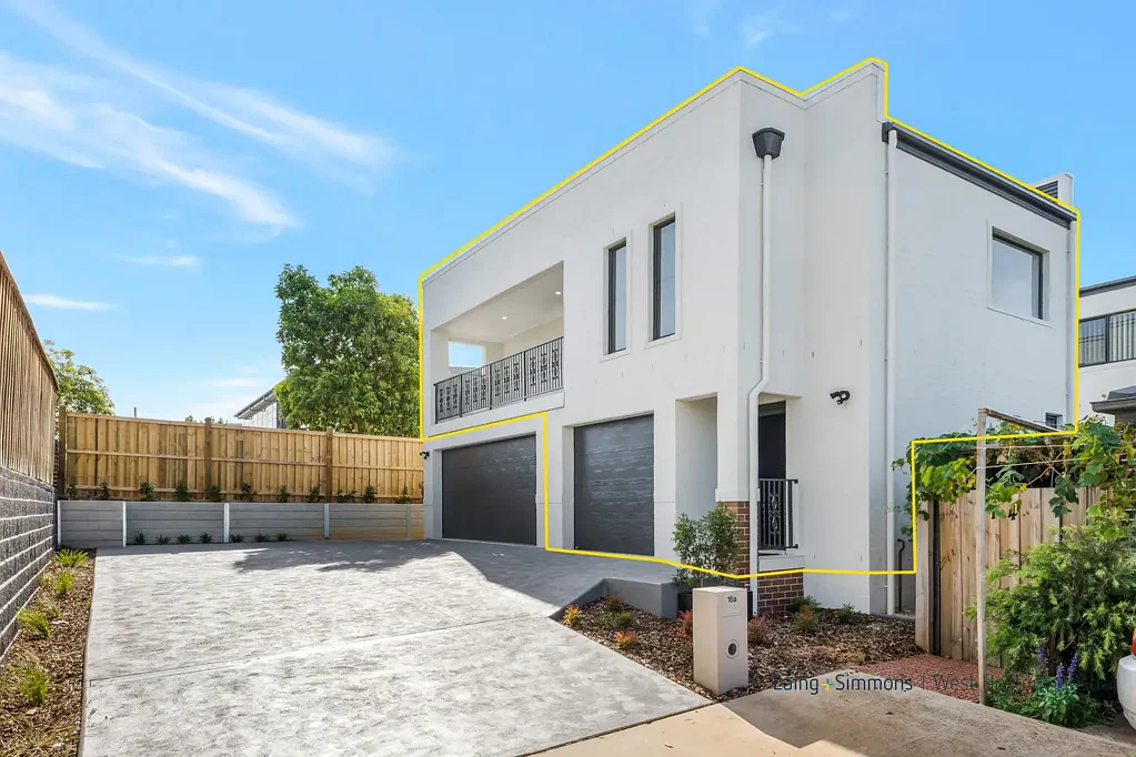 NEW IMMACULATE 2 BEDROOM WITH GARAGE & BALCONY!