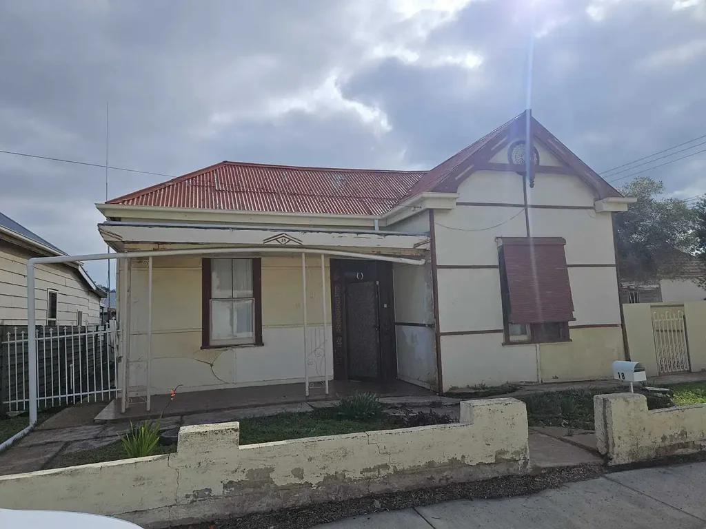Port Pirie 4房  4-bedroom home on corner allotment