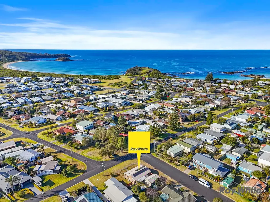 Tomakin 4 Bedroom Coastal Charm in the Heart of Old Tomakin
