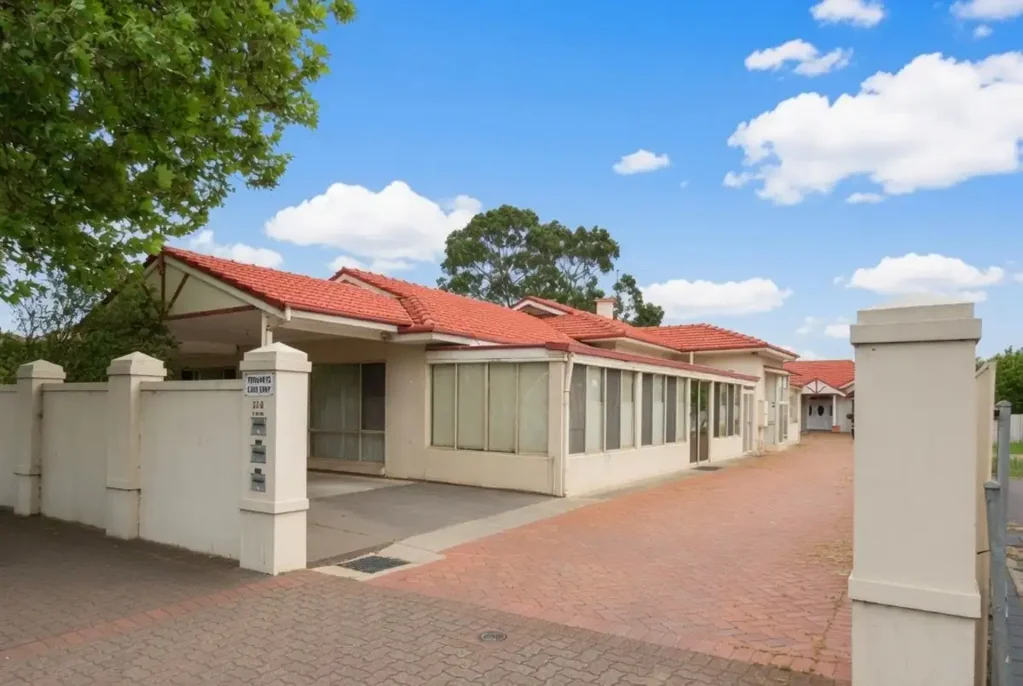Spacious Unit GREAT LOCATION!