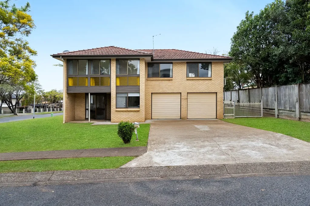 Highset Home In Robertson State School Catchment!