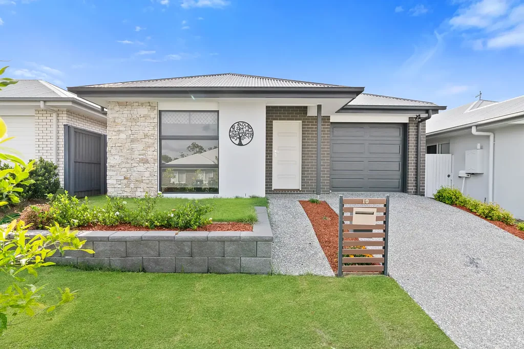 Modern Family Home in Flagstone's New Estate