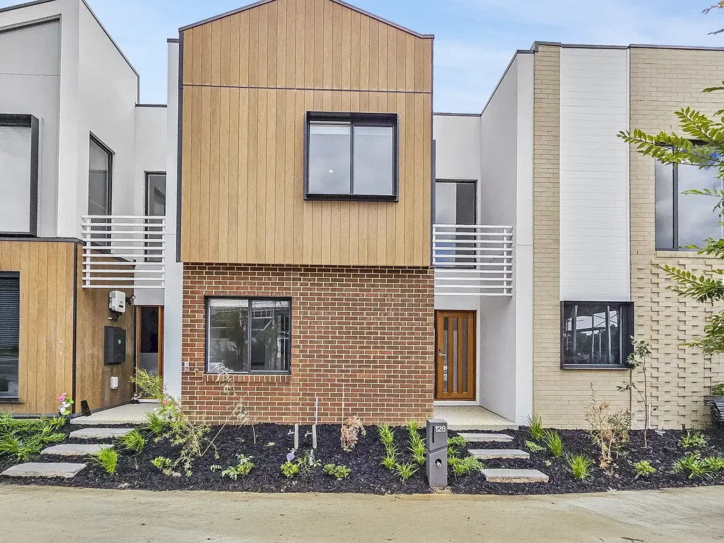 Stunning Townhouse - Club Armstrong Included