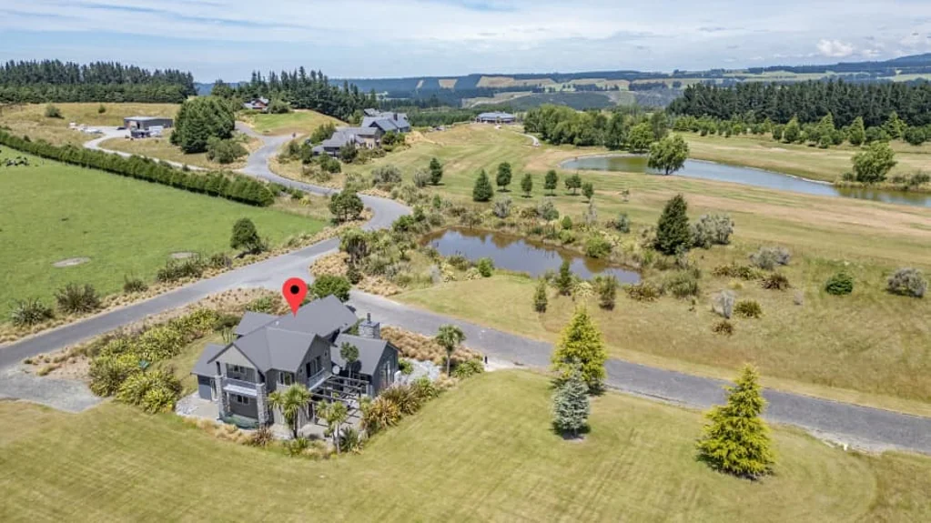 Windwhistle 4 Bedroom Style, Location