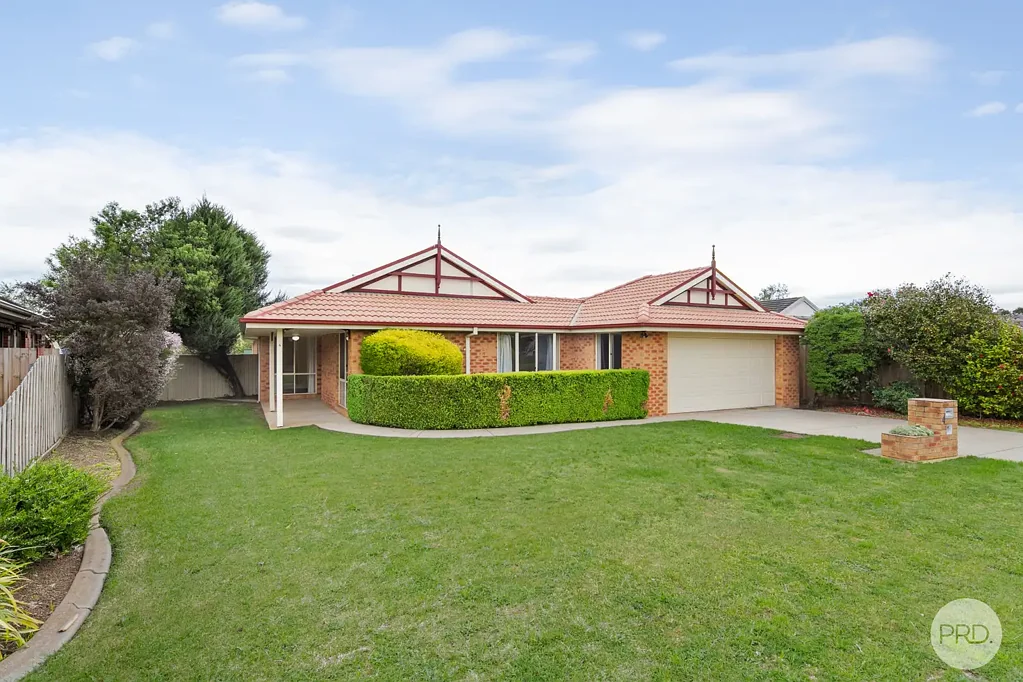 FAMILY FRIENDLY 4-BEDROOM, 2 LIVING IN OLD ALFREDTON