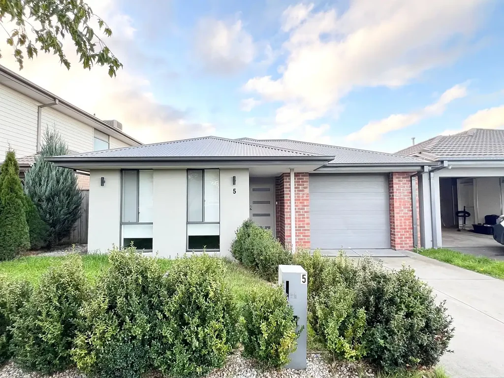 Modern Family Home in Prime Mickleham Location