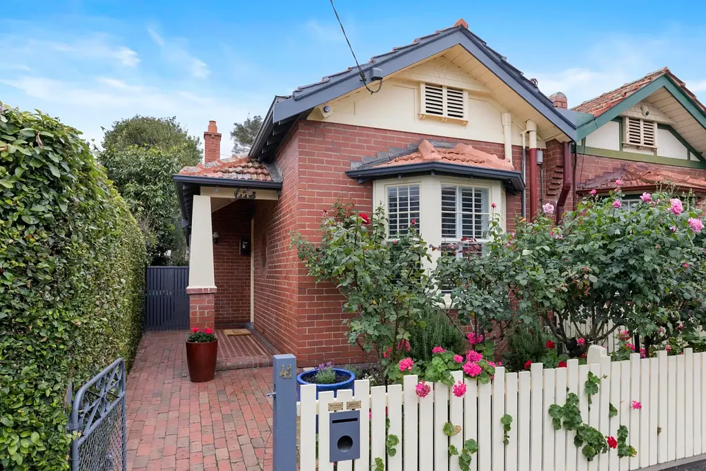 St Kilda 3ਬੈੱਡਰੂਮ Classic Charm Meets Effortless Modern Living