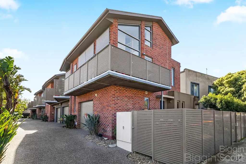 St Kilda East 2Phòng ngủ 3 Levels of Cool Townhouse Living!
