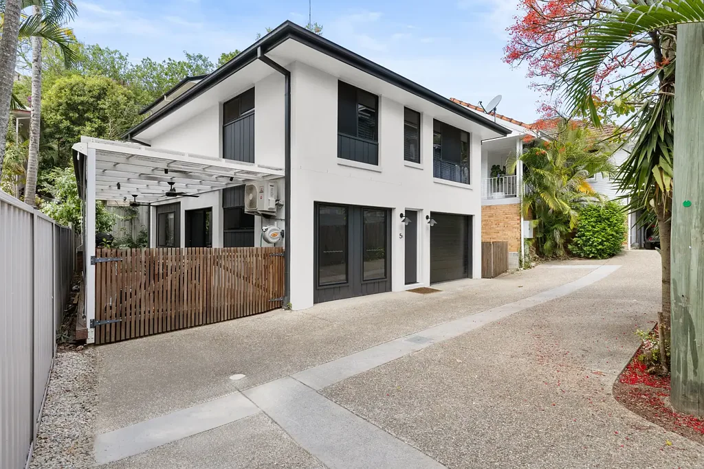 Kelvin Grove 4房  当代舒适与城市便利  Contemporary Comfort and Cityside Convenience