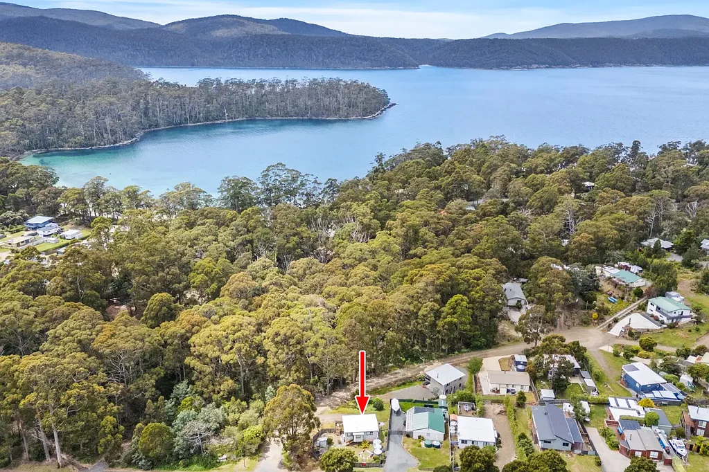 Port Arthur 2 Bedroom Just a "Hop, Skip, and Jump" to the Shops or Stewarts Bay Beach!