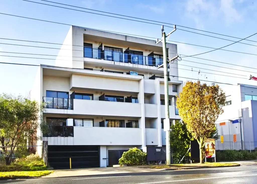 Budget student accommodation for 1 person only next to Box Hill Institute