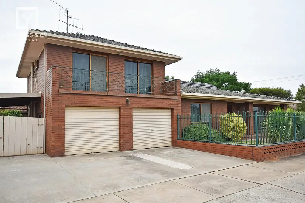 Shepparton 3कमरा Stunning two-storey home, central location!
