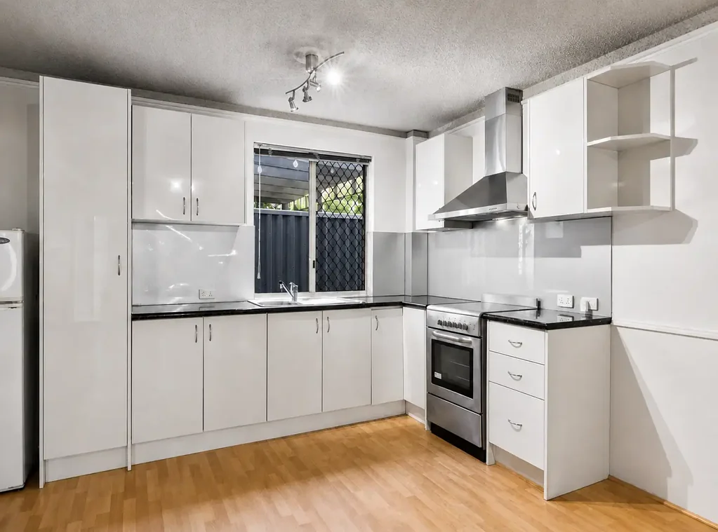 APPLICATIONS PENDING - viewings on hold