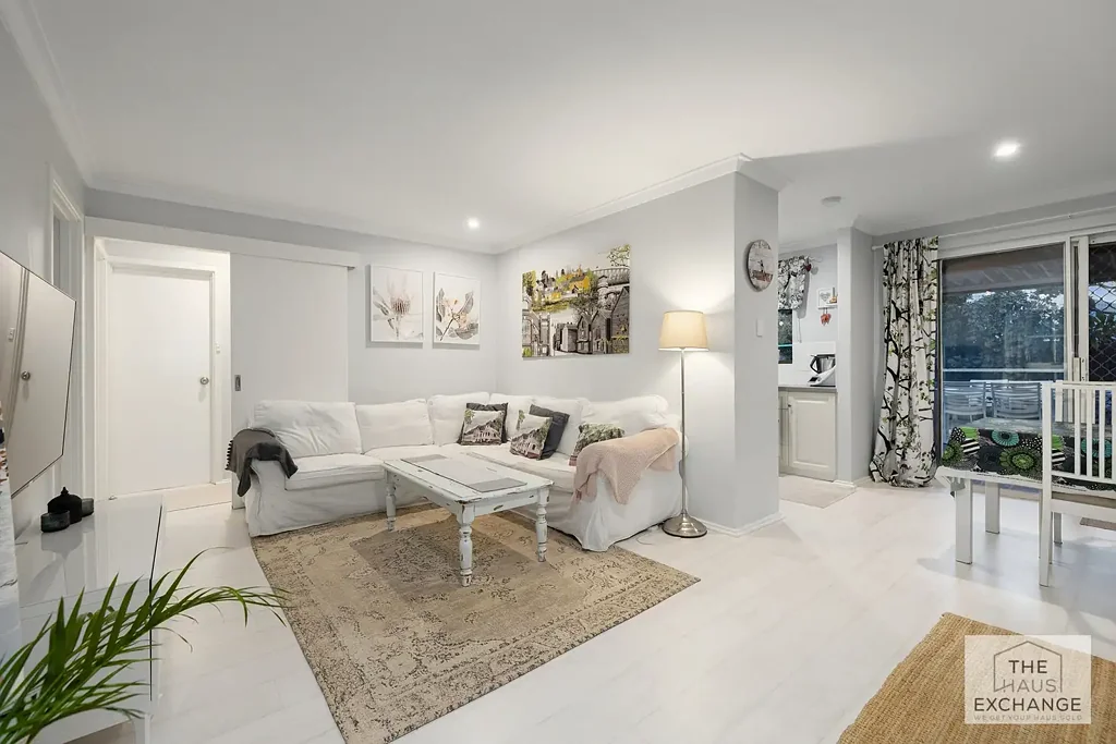 Bicton 3ਬੈੱਡਰੂਮ Breezy Bicton Living – Privacy, Lifestyle & Exceptional Value