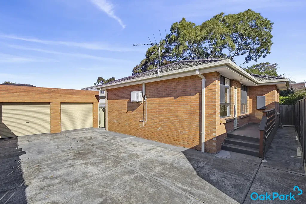 Glenroy 3침실 'More Like A House!!' - Private Sale By Negotiation