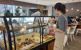 太惨烈！一年3000家餐饮企业关门 ，外卖店清算暴增143%，42万新西兰人还不上钱