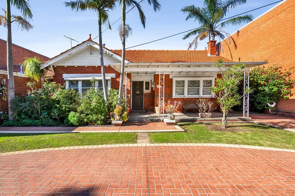 16 Blenheim Street, Glenroy, VIC 3046