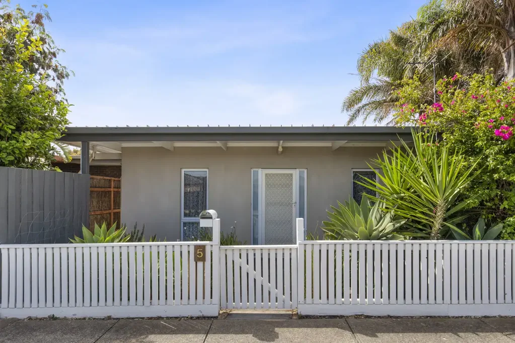 5 Turnberry Close, St Leonards, VIC 3223