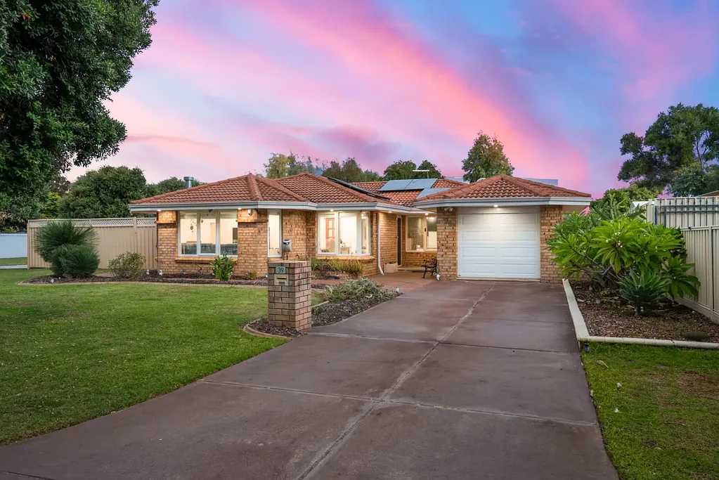 Port Kennedy 4房  Fully renovated lifestyle home opposite parkland.