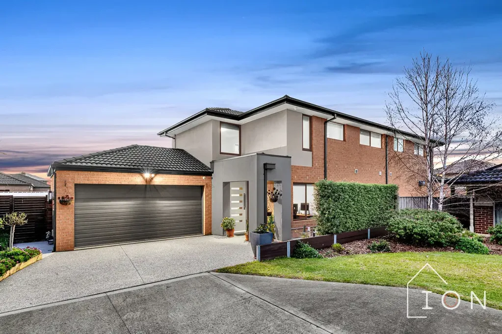 Clyde North 4 Bedroom A Grand Family Haven with 4 LIVING AREAS.