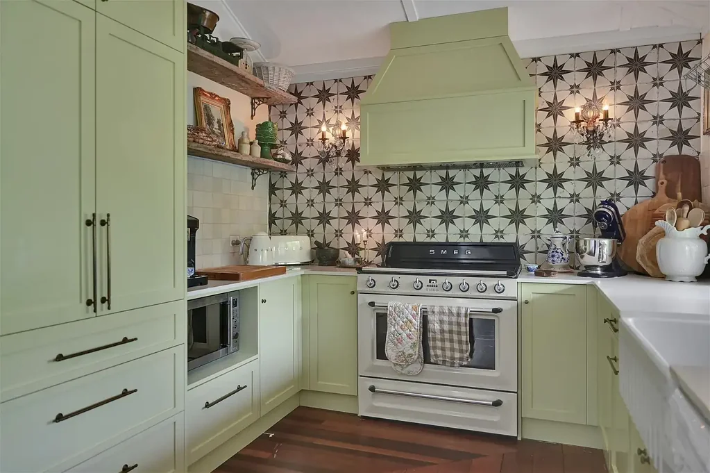 Gladstone Central 4ห้องนอน Charming Queenslander Cottage with Modern Ease
