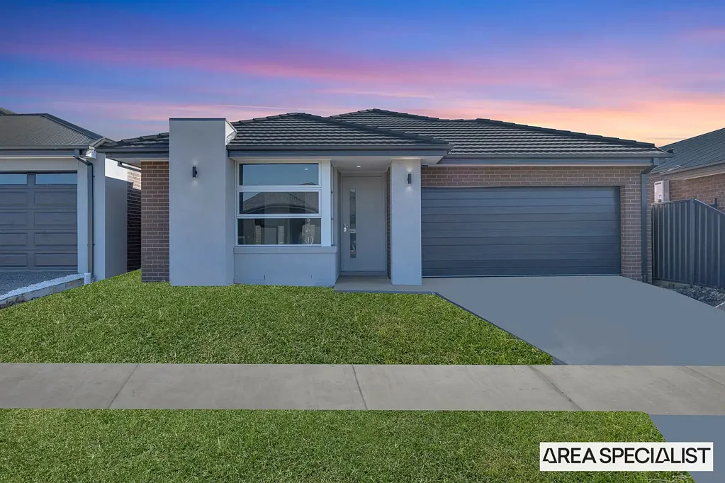 Brand New Spacious & Comfortable 4-Bedroom Home for Lease in Rockbank!!!