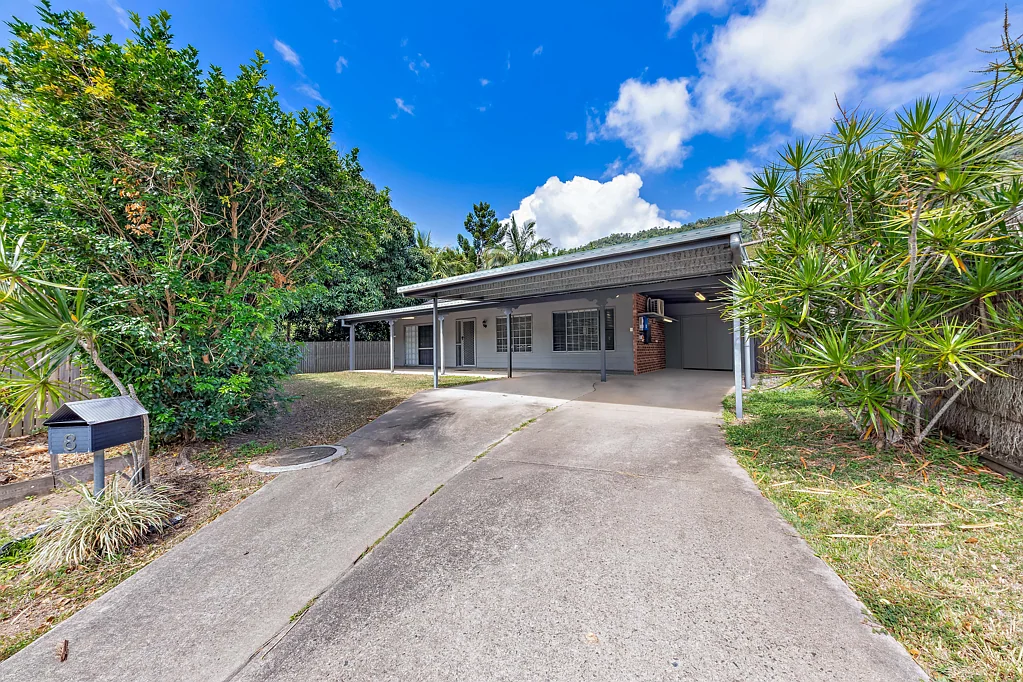 8 Cateran Close, Cannonvale, QLD 4802
