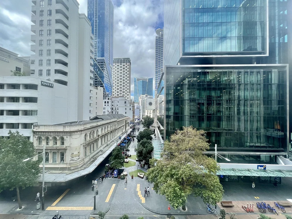 Auckland Central Prime open plan suite on queen