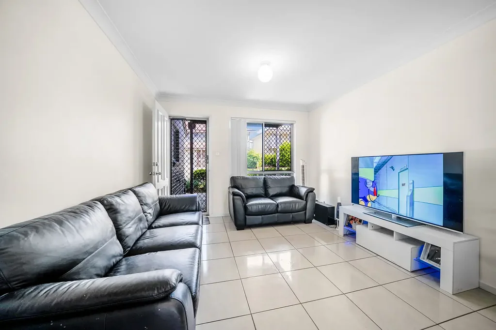 3 BEDROOMS TOWNHOUSE IN DURACK
