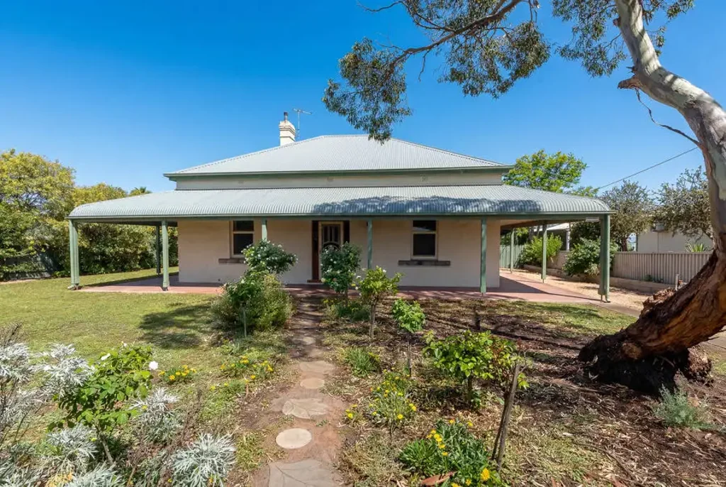 Murray Bridge 4房  Centrally Located-Subdivision Potential