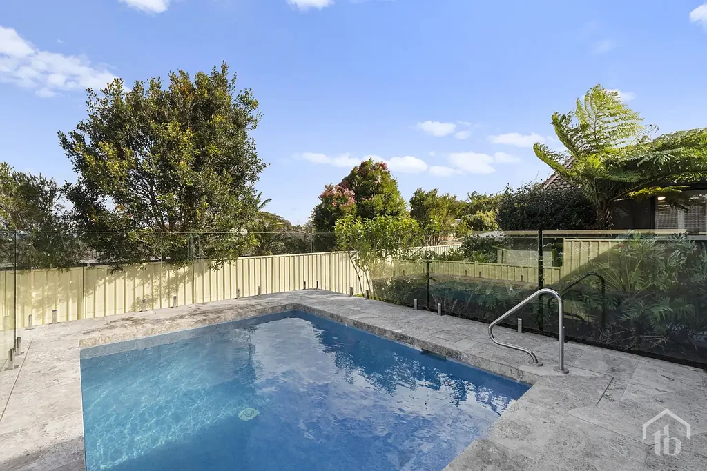 Banora Point 4Moenga Poolside Family Oasis in Prestigious East Banora Point