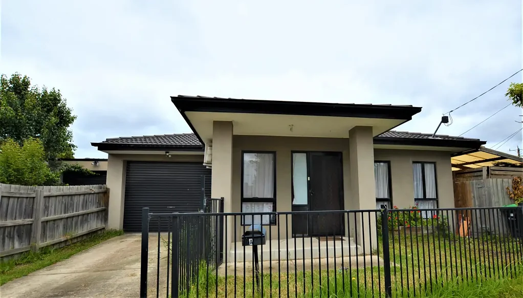 WELL-PRESENTED 2 BEDROOM UNIT IN PRIME LOCATION IN DANDENONG NORTH !