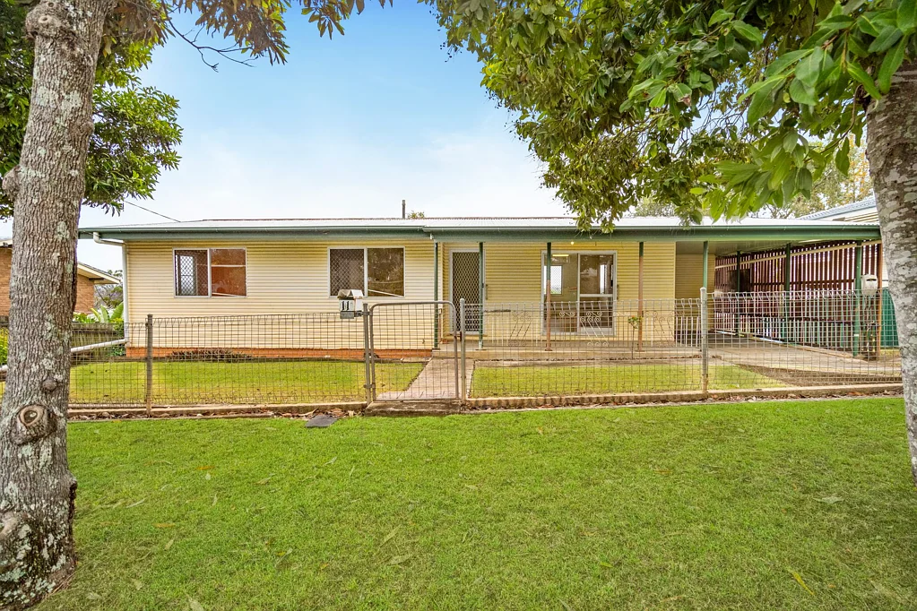 11 Dawn Parade, Riverview, QLD 4303