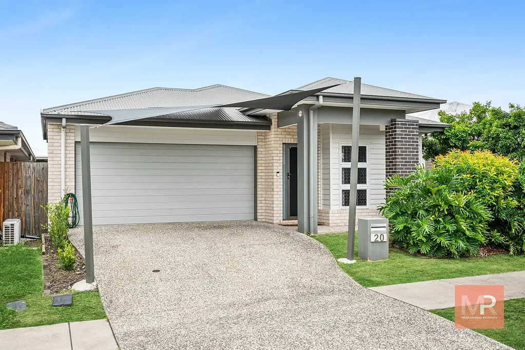 Yarrabilba 3房 全幅地公园邻 9尺高顶 3卧带步入衣帽 Caesarstone厨浴 双车位锁闭 garage NBN就绪 全围栏隐私 Move In Today – Modern, Low-Maintenance Living.