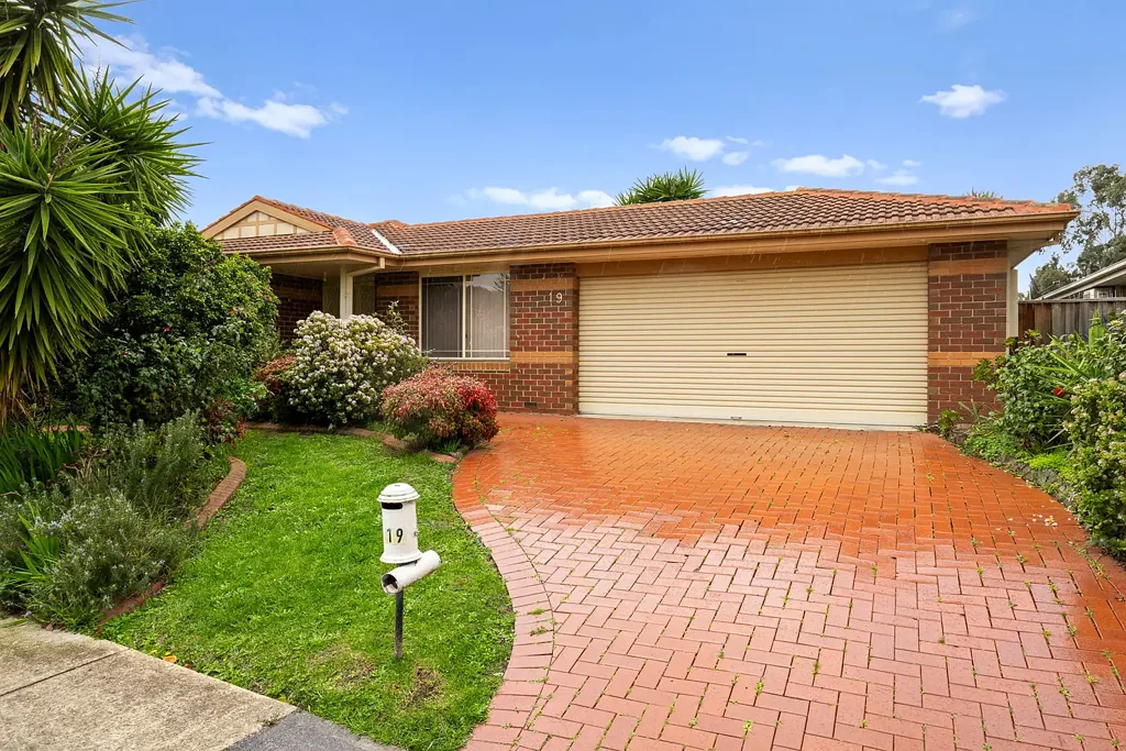 Spacious Family Home with Multiple Living Areas & Outdoor Entertaining